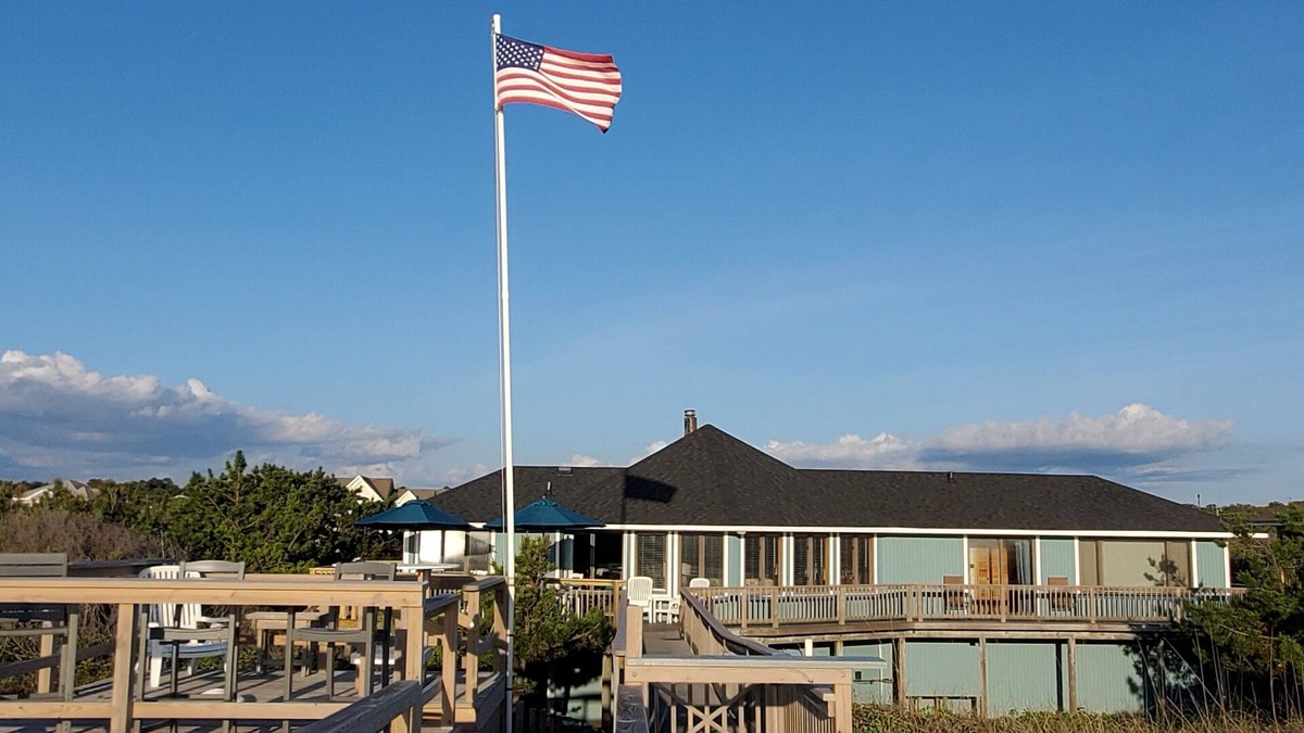 Kitty Hawk House | OCEANFRONT☆One level living w/ramp access to house & dune deck. Walk to dining!