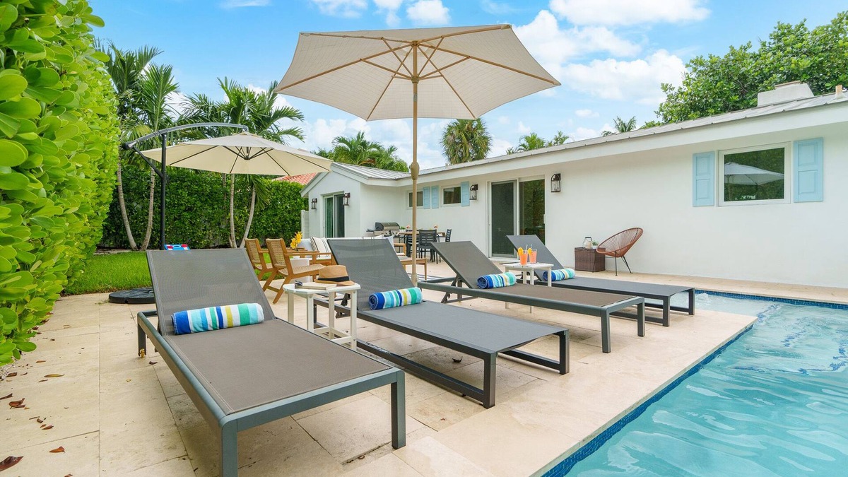 Ocean Ridge House | Oceans Paradise~ Private beach~ Heated pool ~Bikes