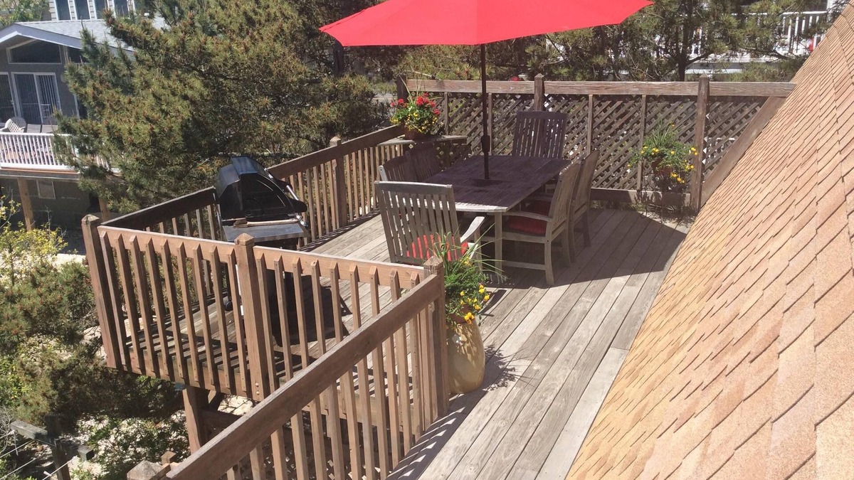 Harvey Cedars House | Oceanside, 1 minute walk to beach, large deck, ample parking, ac