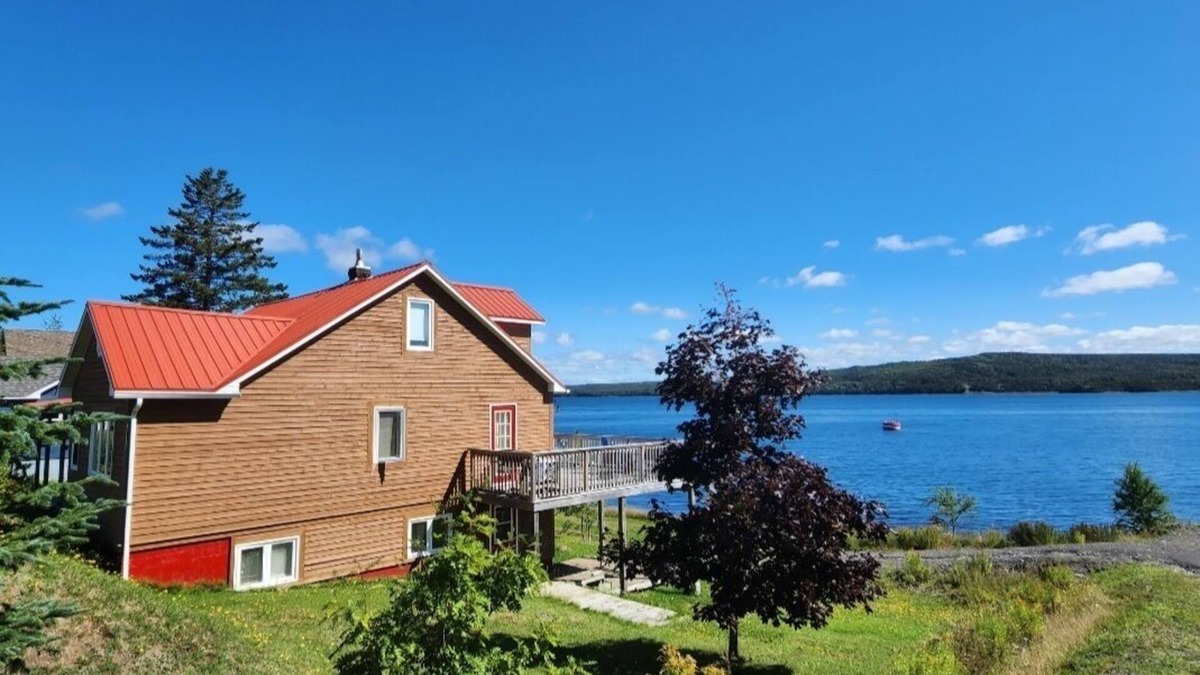 Lewisporte House | Oceanside beautiful vacation property!