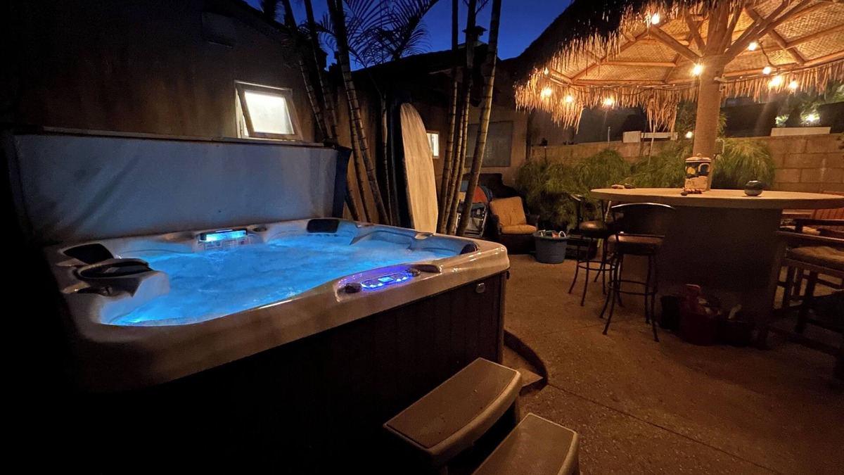 Townsite House | Oceanside Bungalow | Walk to Beach & Pier | Private Hot Tub + Beach Gear