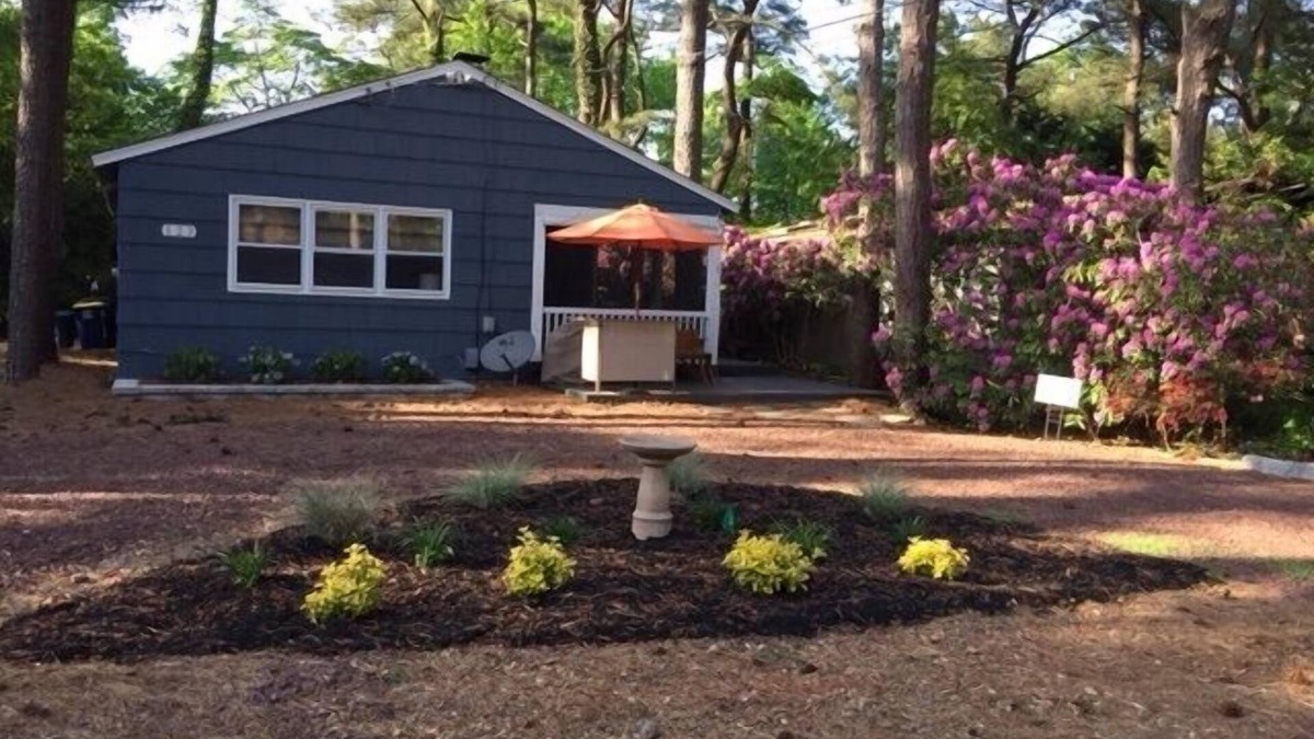 Rehoboth by the Sea Cottage | Oceanside Cozy Cottage 2 Blocks to Beach! Family & Dog Friendly! All Amenities!