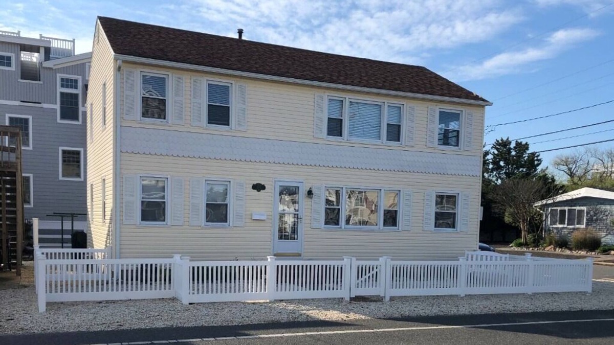 North Beach Haven House | Oceanside, Duplex - 1st Flr Unit North Beach Haven, 20th St