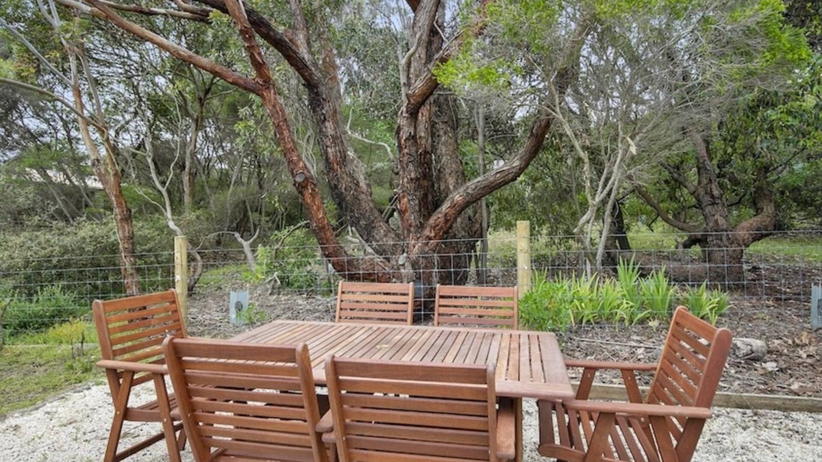 Aireys Inlet House | Oceanside Escape - Cozy coastal retreat, steps from Steppy Beach