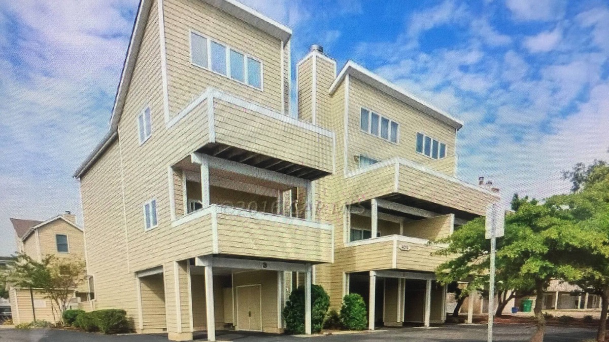 Fenwick Island Condo | Oceanside Fun in Fenwick Island! Charming retreat steps from beach and pool