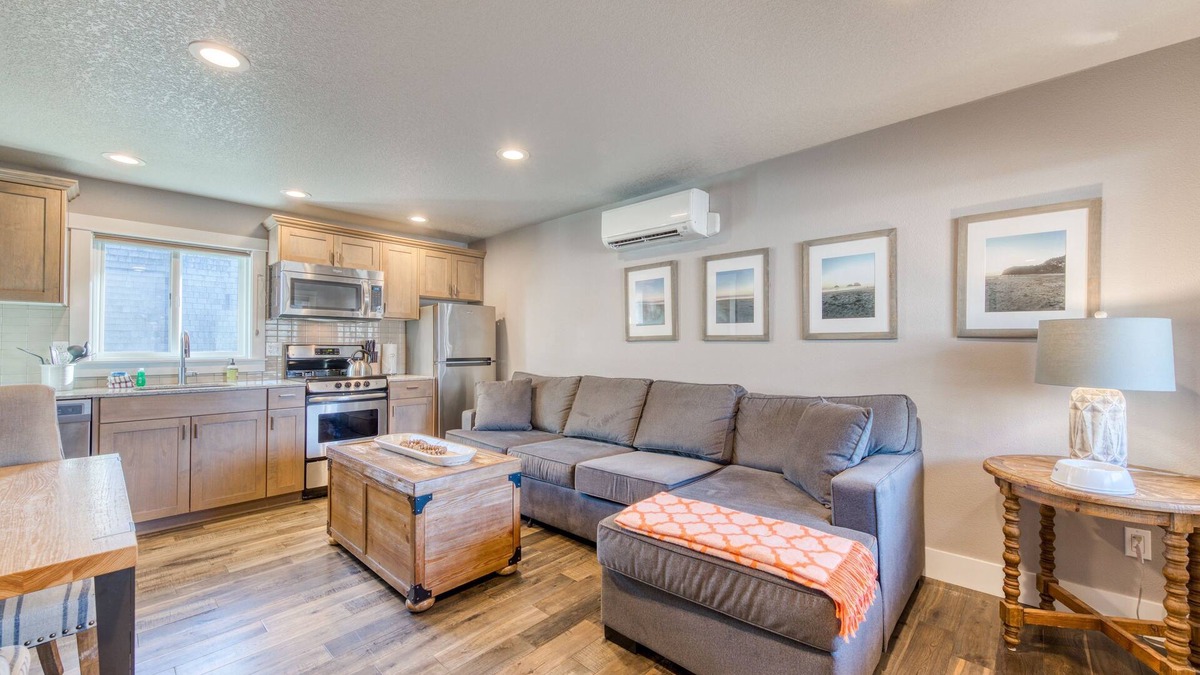 Oceanside Condo | Oceanside Inn #3 - Clam Cannery
