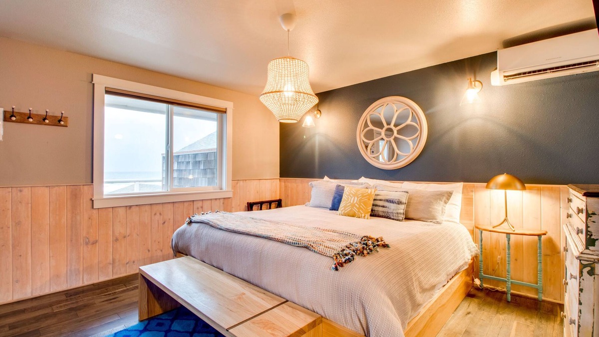 Oceanside Condo | Oceanside Inn #9 - Zeolite Studio