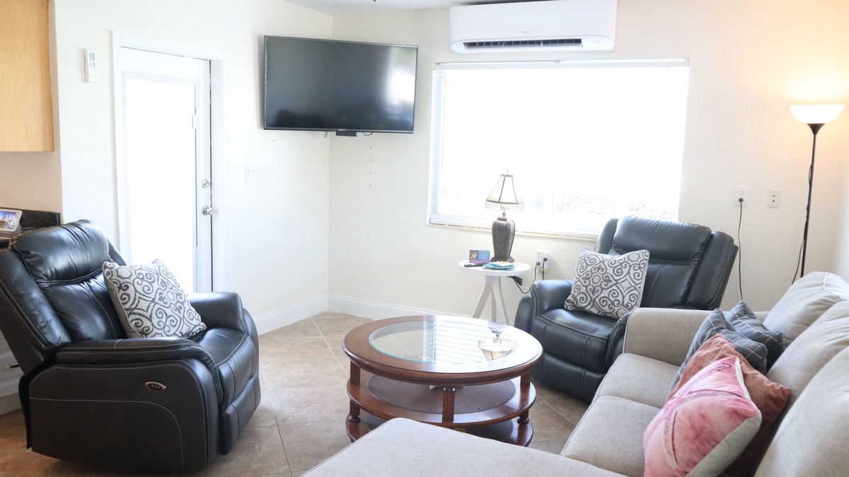 Little Venice House | Oceanside, Pet Friendly, Smart Home with-SUP, kayak with and 60 ft Dock