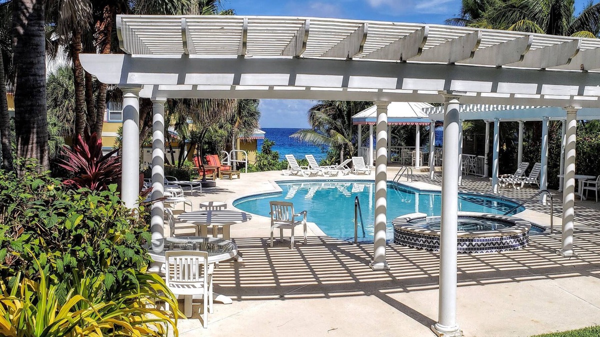 Northwest Point Apartment | Oceanside Queen Room with ensuite