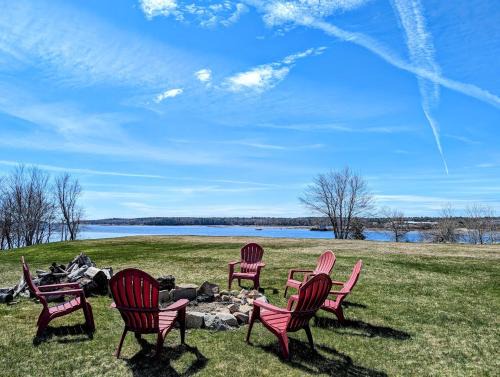 Milbridge House | Oceanside Saltwater Cottage NEW