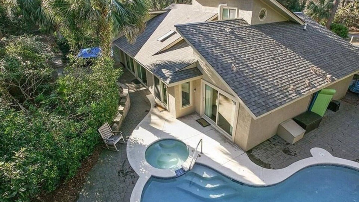 Oceanside House | Oceanside Sea Pines Home! .3min walk to the Beach! Private Pool/Heated Spa!