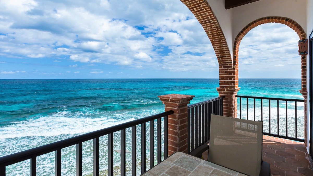 Centro - Supmza 001 Villa | Oceanside Villa "Puebla" with a/c pool in centro 5 min stroll to beach