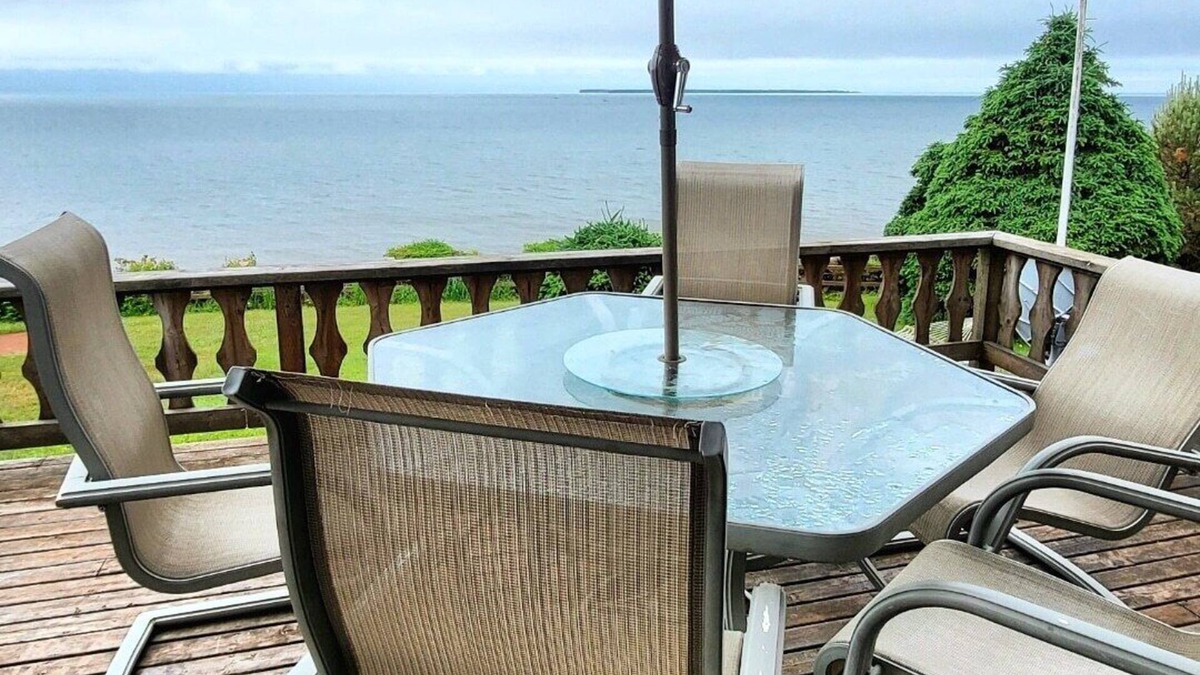 Cumberland Cottage | Oceantfront Cottage and 200 feet to a secluded beach. 25min to Charlottetown