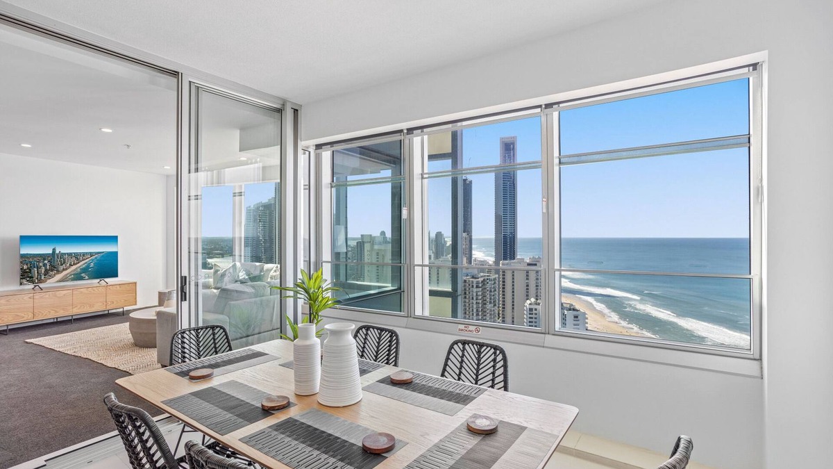 Surfers Paradise Apartment | Oceanview 2-Bed with Pool, Sauna, Gym & Parking