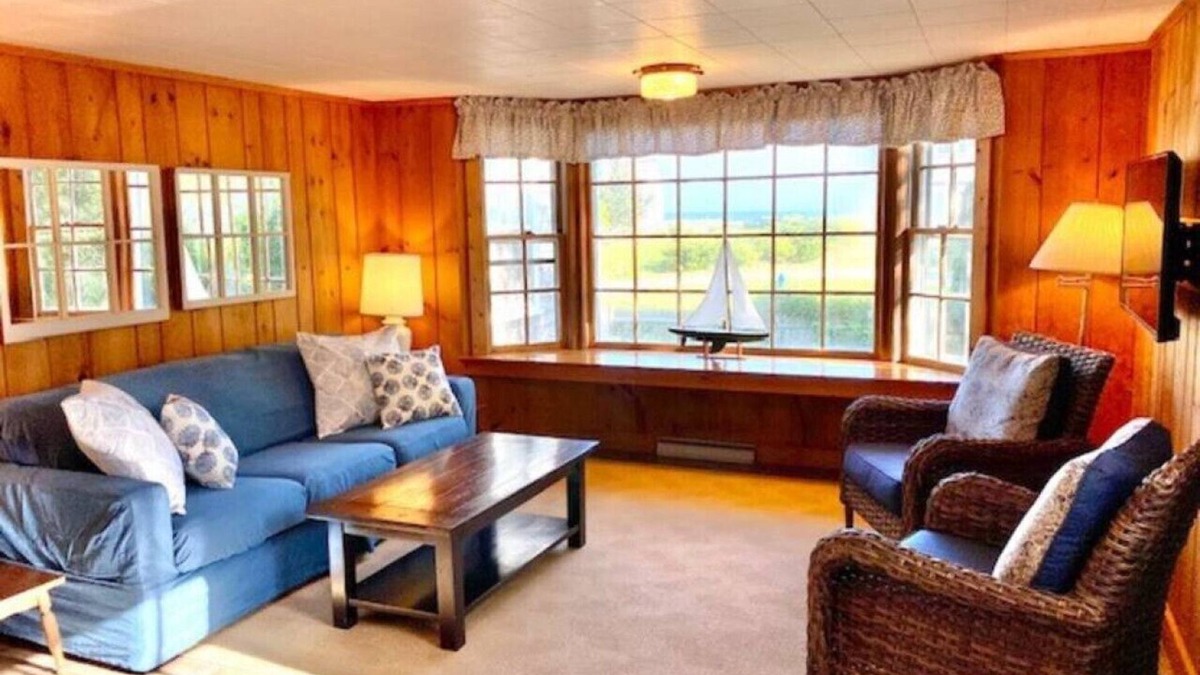West Harwich Cottage | Oceanview 2 BR cottage across from Pleasant Beach!