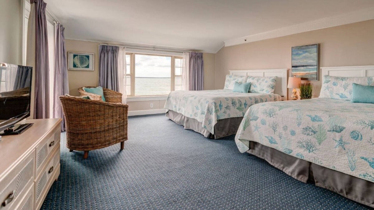 Falmouth Heights Apartment | Oceanview 2 King Bed Luxe Suite for 4