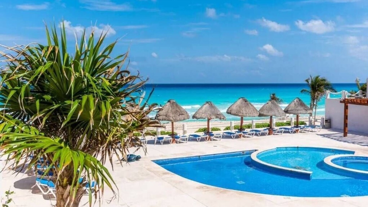 La Isla Apartment | Oceanview and Beach Access | 2 bedroom Townhouse