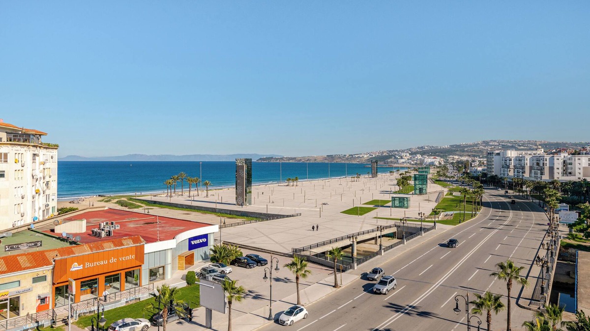 Malabata Apartment | Oceanview Apartment with Stunning City View with Fiber Wi-Fi & AC