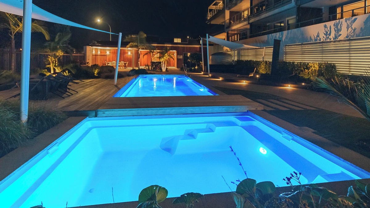 Tahunanui Apartment | Oceanview Beach Apartment with Spa Pool & Swimming Pools