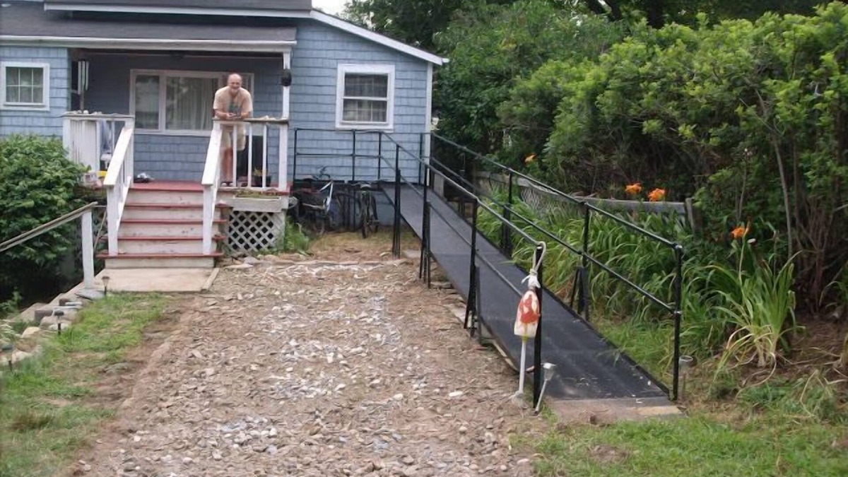 Peaks Island Cottage | Oceanview, Handicap Friendly, Dogs & Babies Welcome. Watch the Seashore parade!