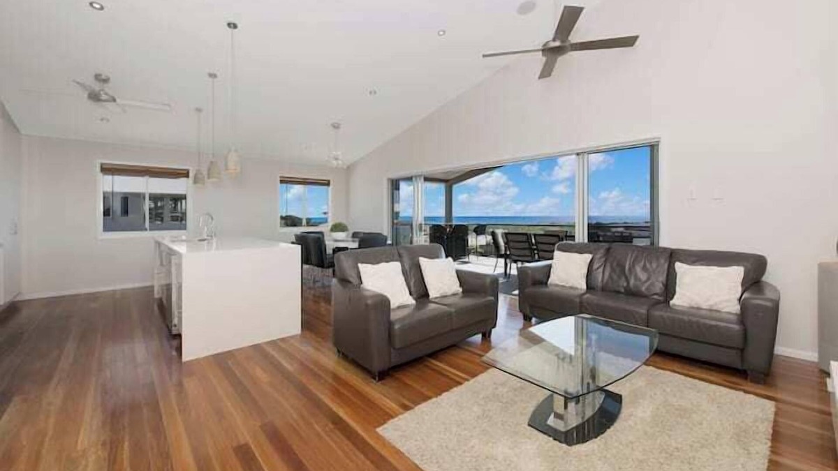 Bushland Beach House | Oceanview Luxe | 6BR Escape