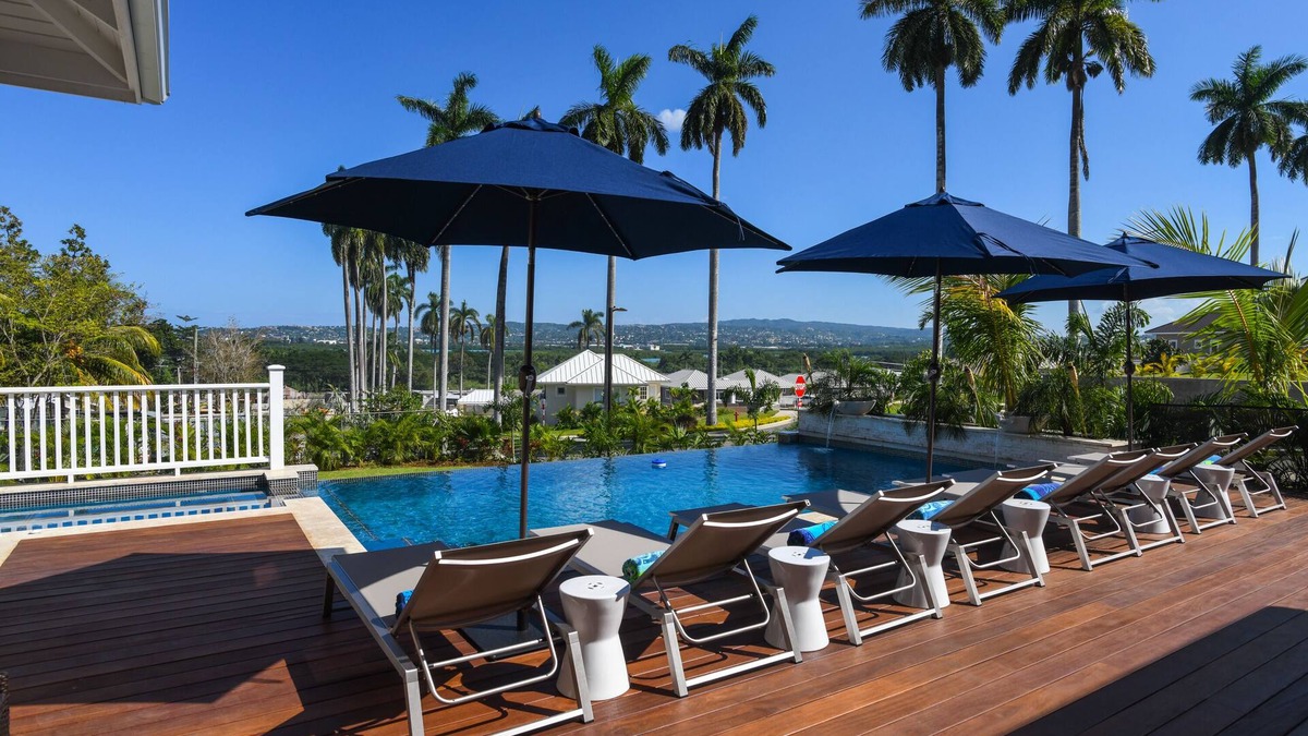 Reading Villa | Oceanview Luxury villa w/Pool/jacuzzi/tennis in gated community with gym