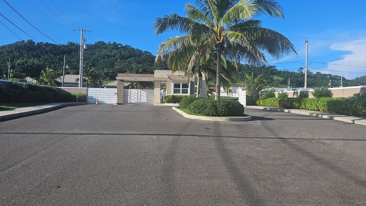 Lucea House | Oceanview Oasis