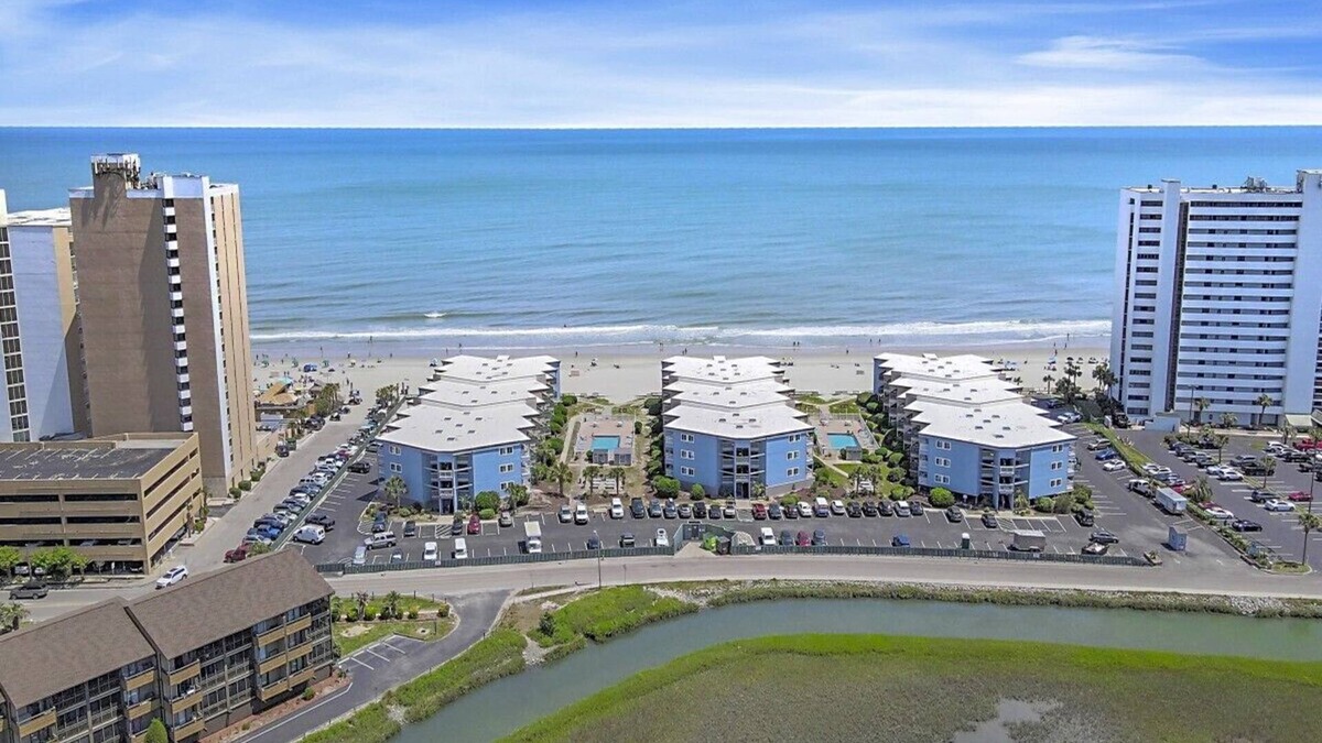 The Dunes Condo | Oceanview Oasis: Steps from the Beach – Cozy 2BR/2BA Myrtle Beach Condo