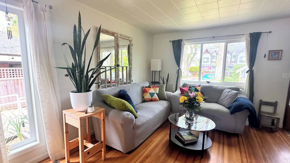 James Bay House | Oceanview Retreat in James Bay – Steps from the Beach!