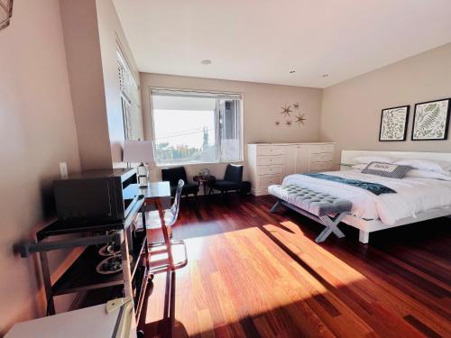 West Vancouver Bed & Breakfast | Oceanview Room