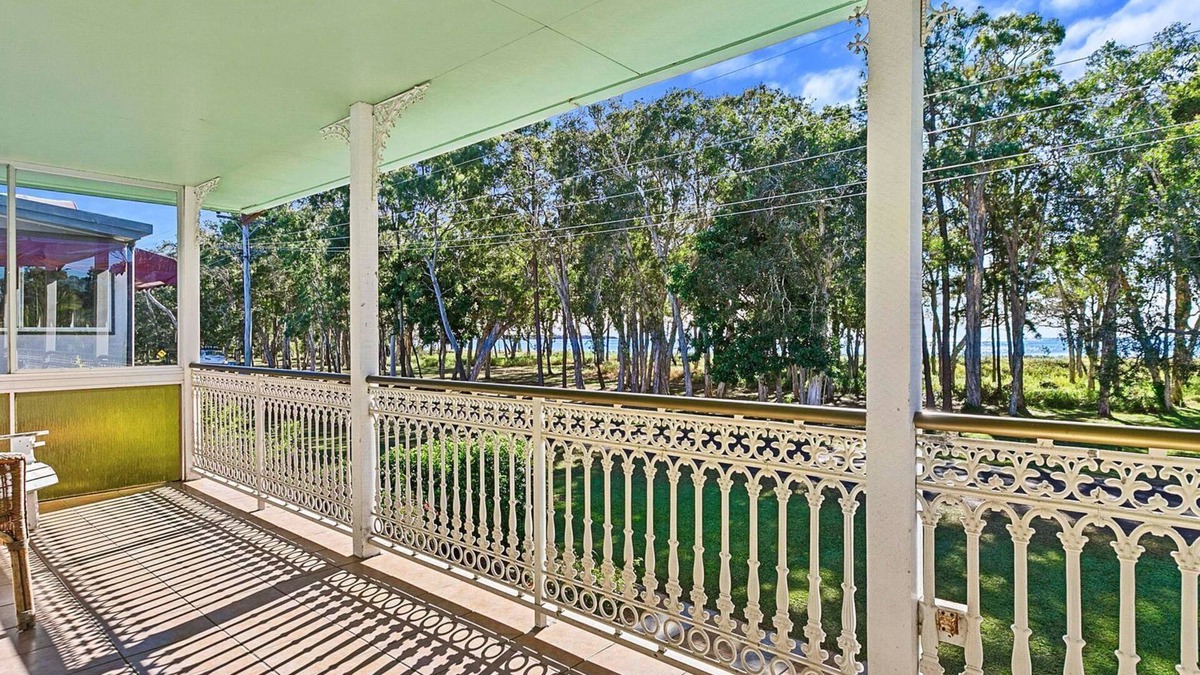 Traviston House | OceanViews on Burrum Up