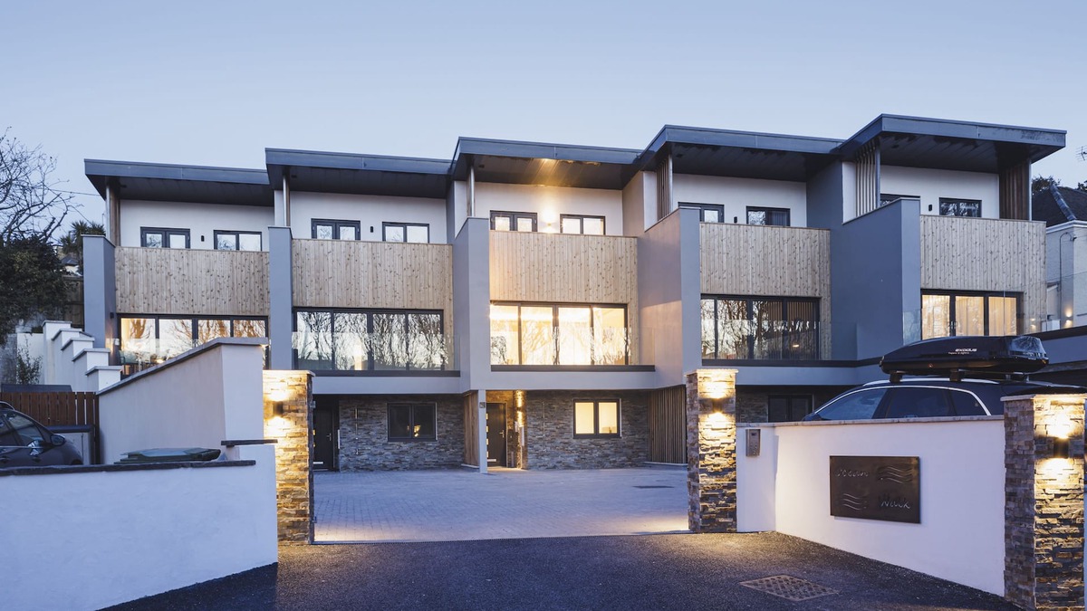 Perranporth Cottage | Oceanwalk - sleeps 8 guests in 4 bedrooms