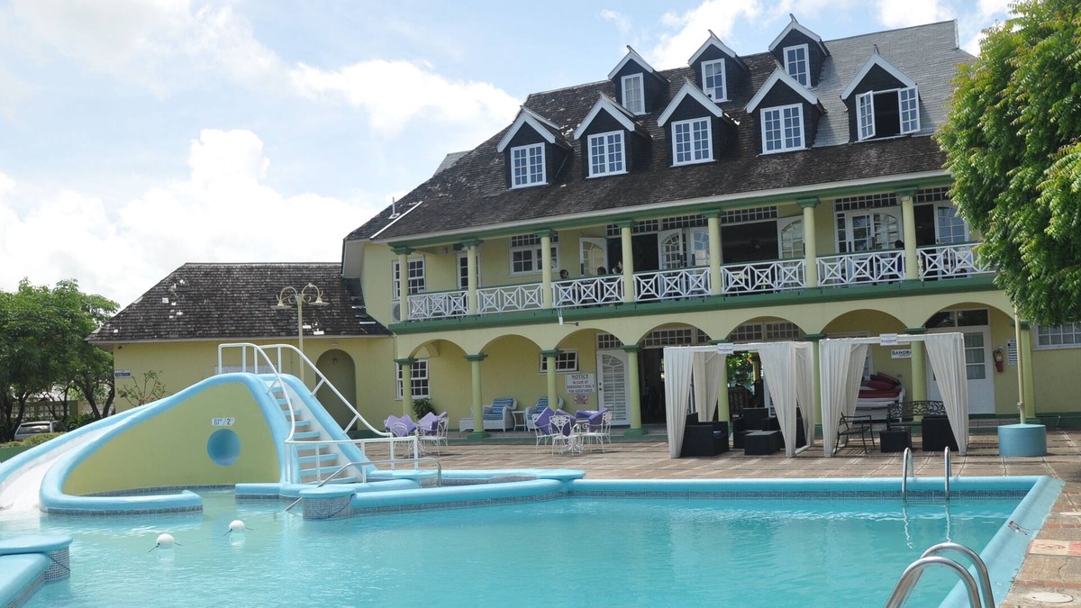 Ocho Rios Resort | Ocho Rios beach front @ Sandcastles Resort