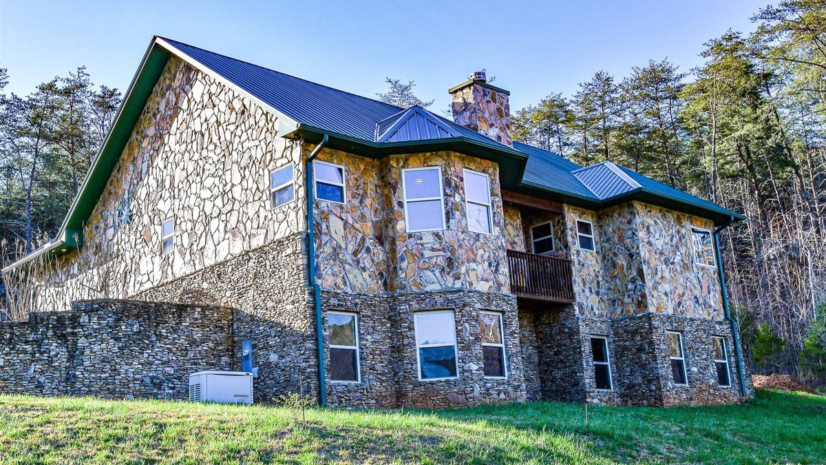 Turtletown House | Ocoee Stone Lodge | 3 Bed, 2 Bath | Wifi | Fireplace