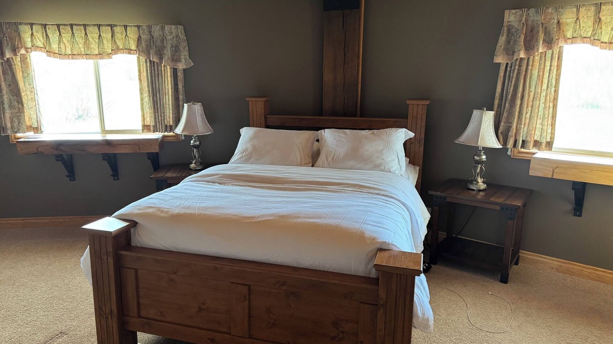 Bonnyville Cabin | Octagon Oasis | Private Indoor Pool & Lake Access