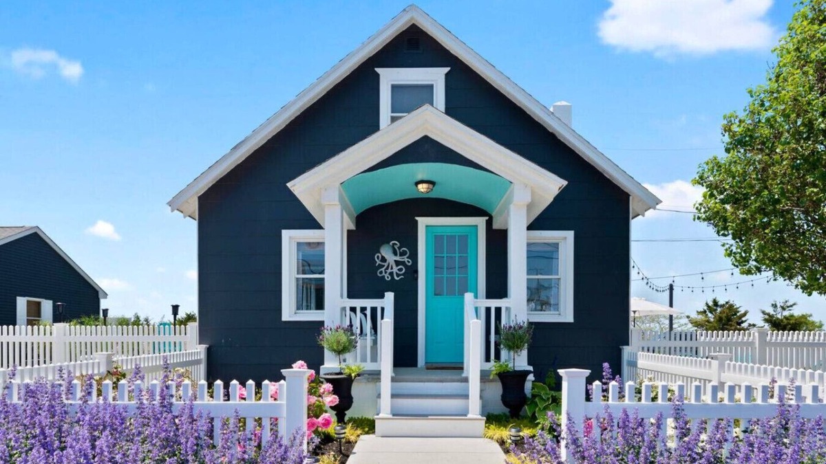Villas Cottage | Octopus Cottage: Hot Tub | Kayaks | Fire Pit