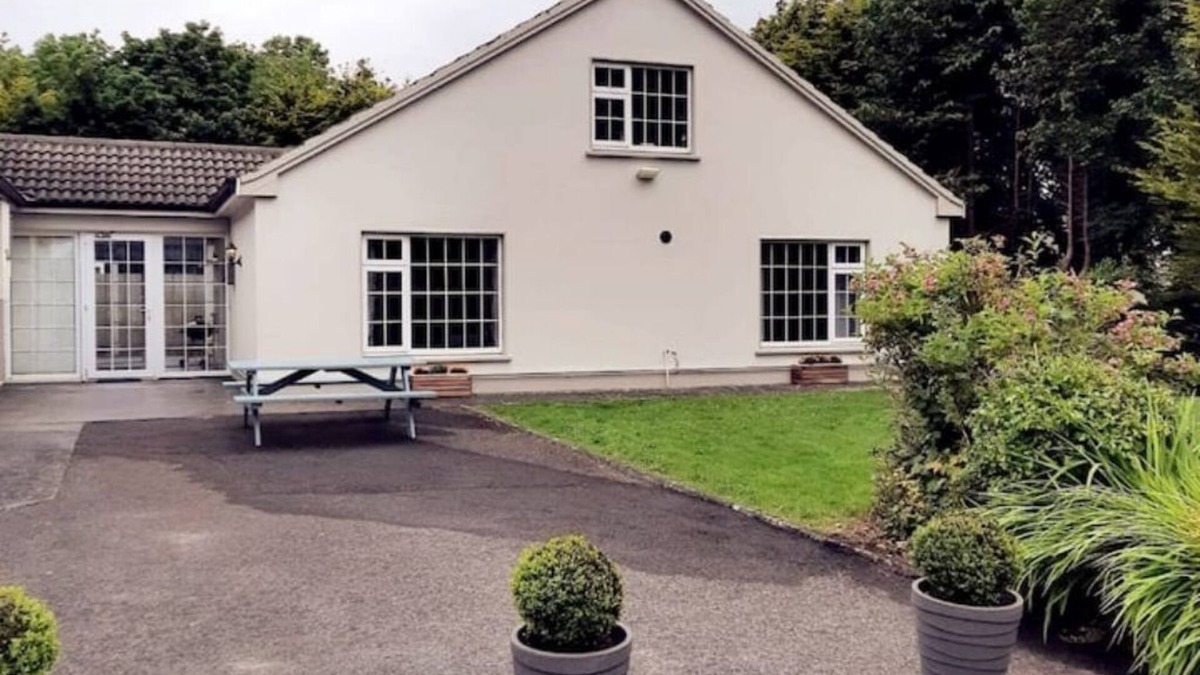 Headford House | Odie's Lodge: The Lodges @ Kilbeg Pier