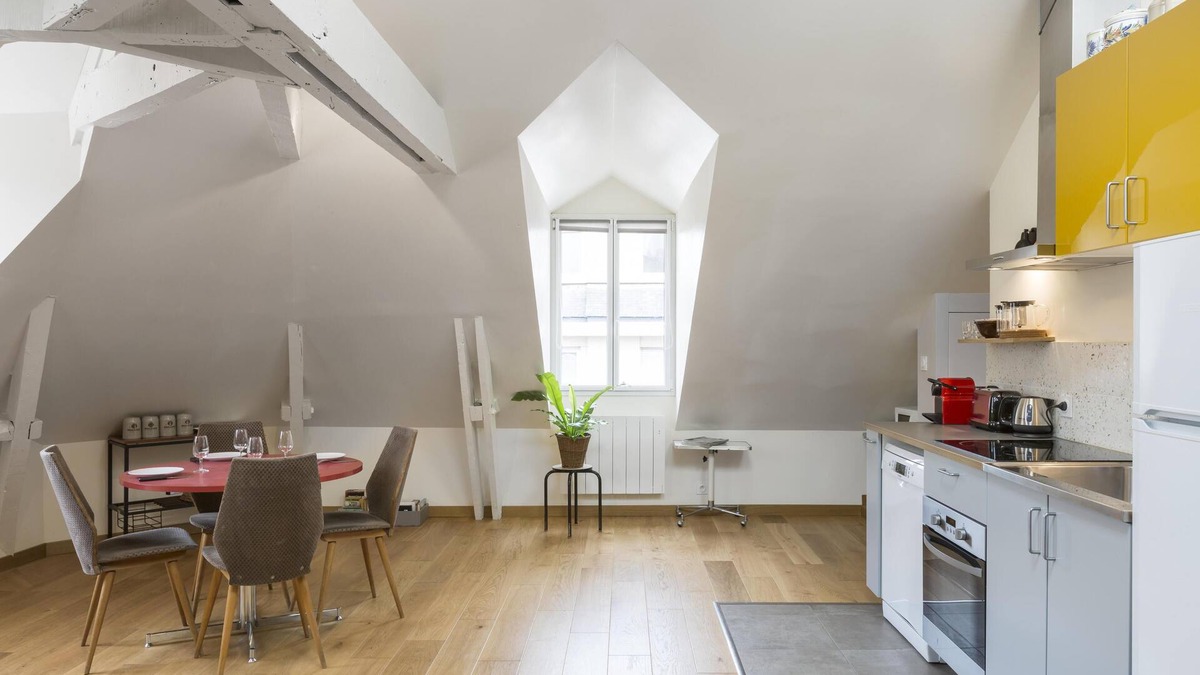 Saint-Helier Apartment | Odorico - En centre-ville, proche gare