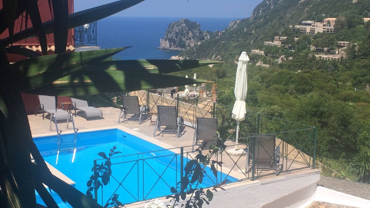 Parelia House | Odysseas Bungalow-Relax And Enjoy The View Of The Endless Sea From Your Balcony.
