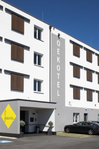Kalsdorf bei Graz Hotel | OEKOTEL Graz Airport