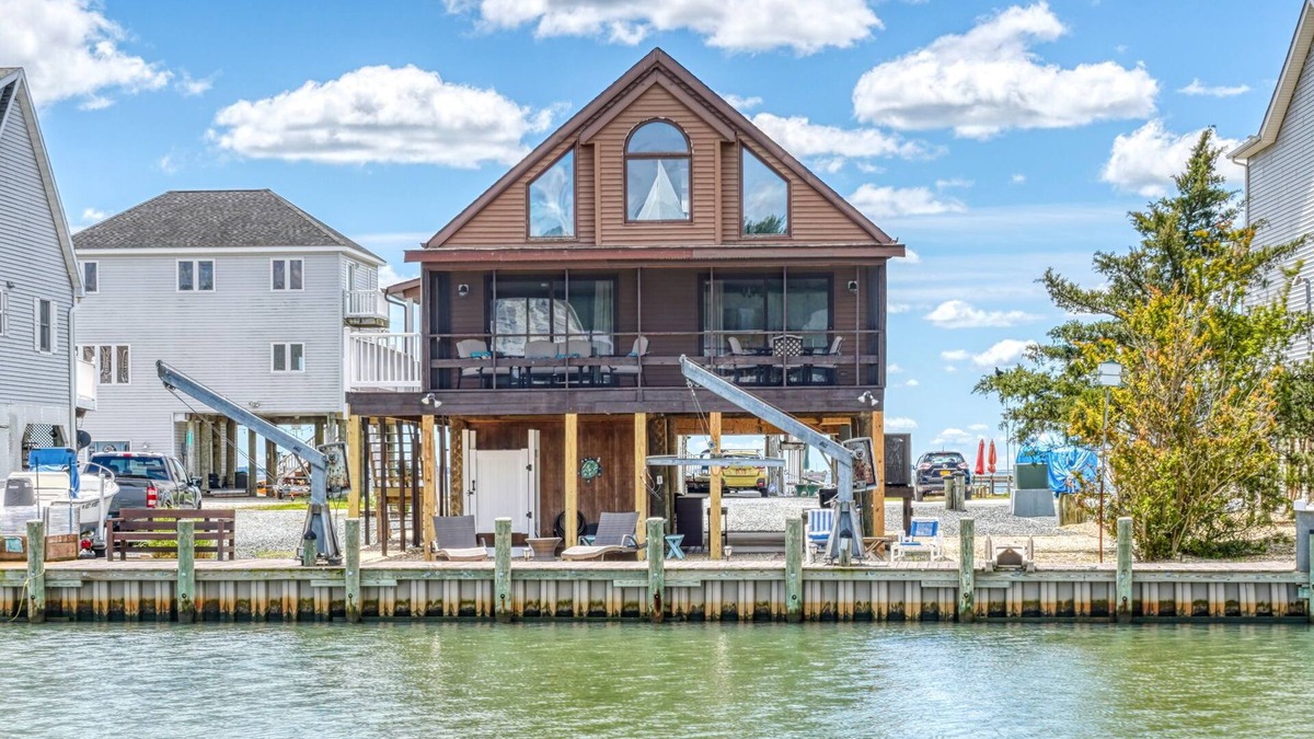 Captain's Cove House | Off Duty - Pet Friendly, Waterfront!