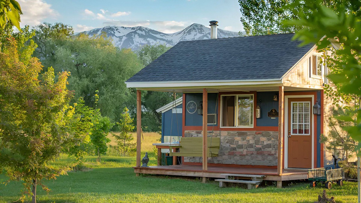 Logan Other | Off Grid Cottage on ALPACA Hobby Farm