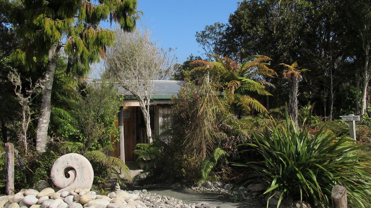 Charleston Cabin | Off grid immersed in native flora and fauna at Beaconstone Eco Stay