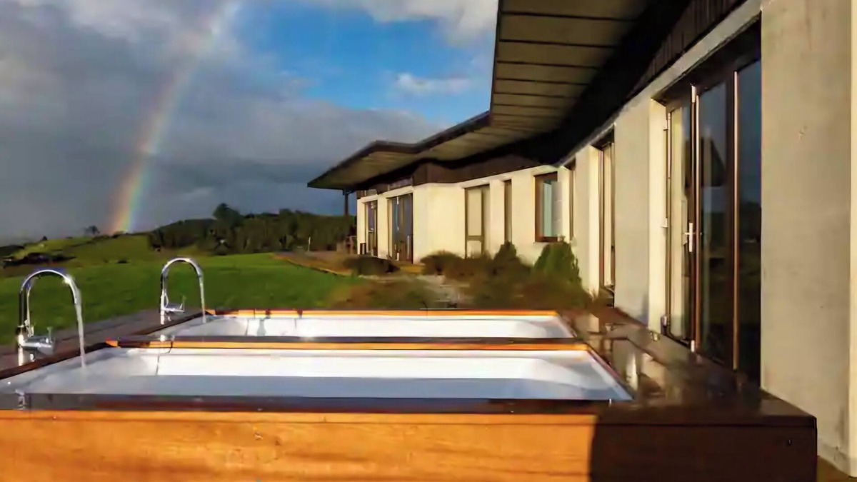 Mangapai House | Off-Grid Luxury - Soak In The View