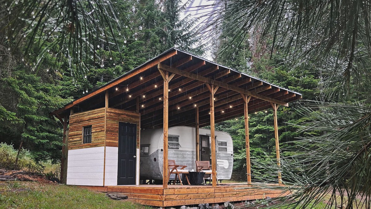 Santa House | Off Grid North Idaho Getaway