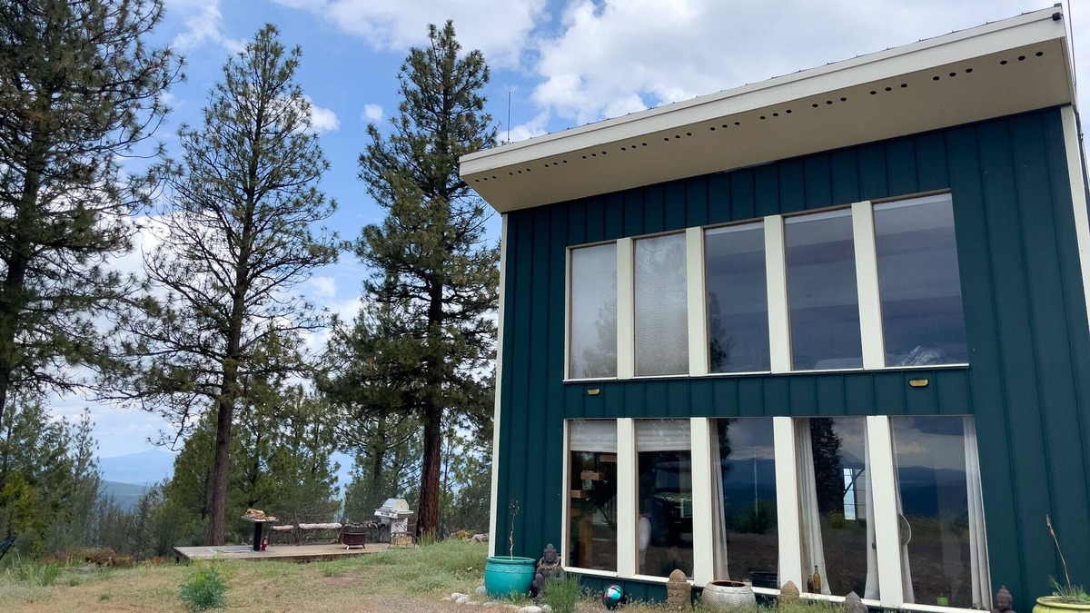 Klamath Falls Cabin | Off-Grid Paradise - Outdoorsy People’s Dream