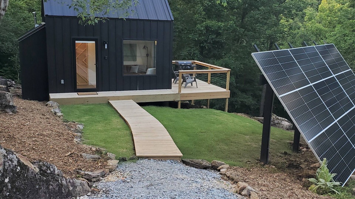 Fayetteville Cabin | Off-Grid Scandinavian Cabin on 23 acres only 15 Mins from the U of A