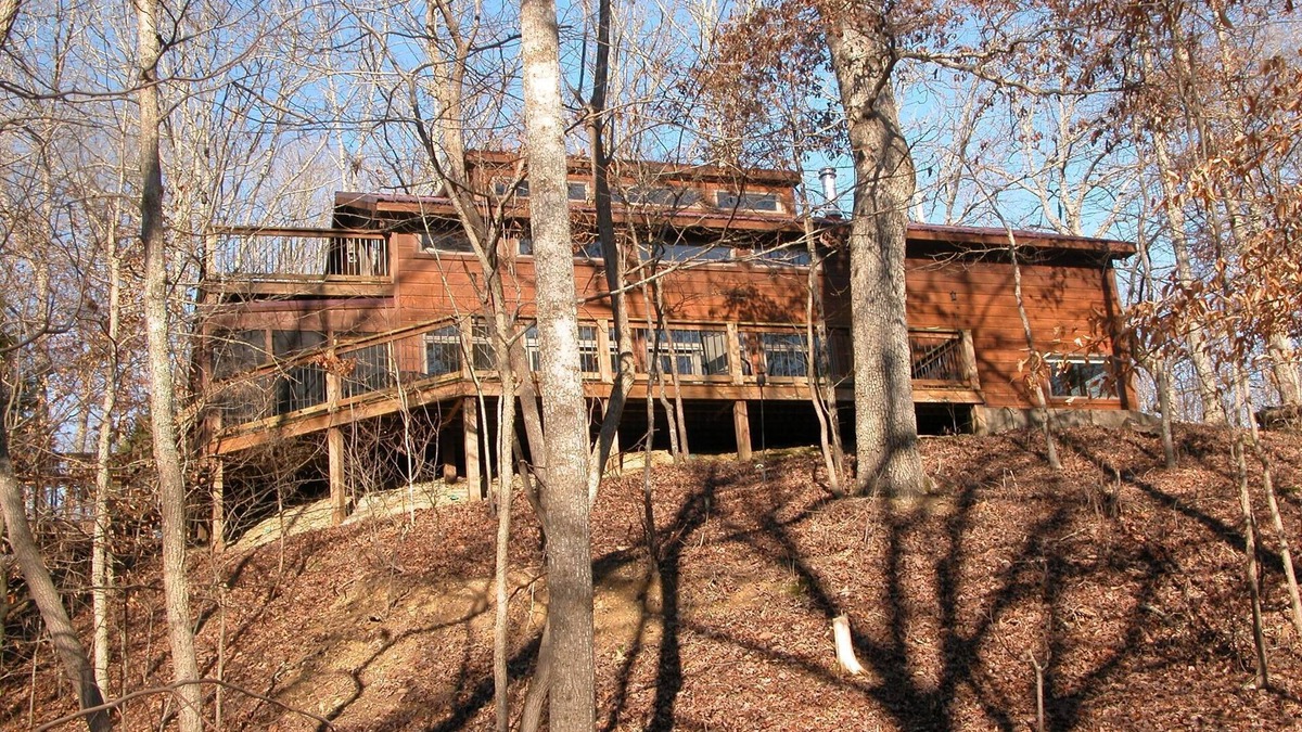 Bee Spring House | Off-Grid Solar Lakefront House/Private 80+ Wooded Acres On Nolin Lake