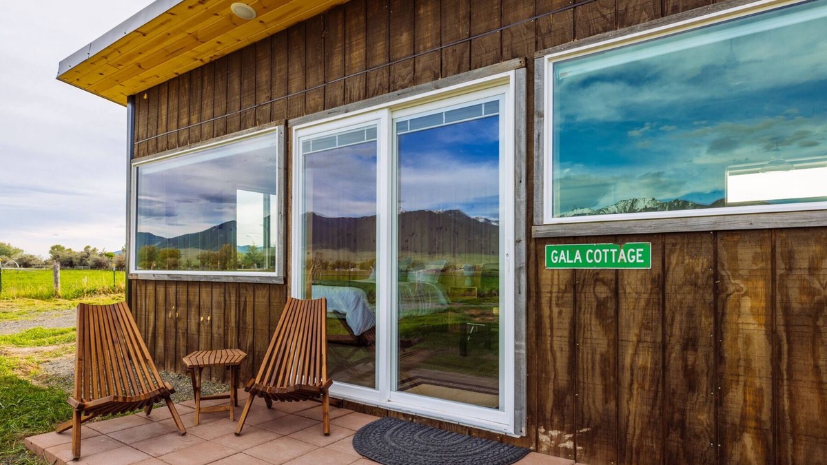 Whitehall Other | Off-grid tiny home in apple orchard with million-dollar mountain views!