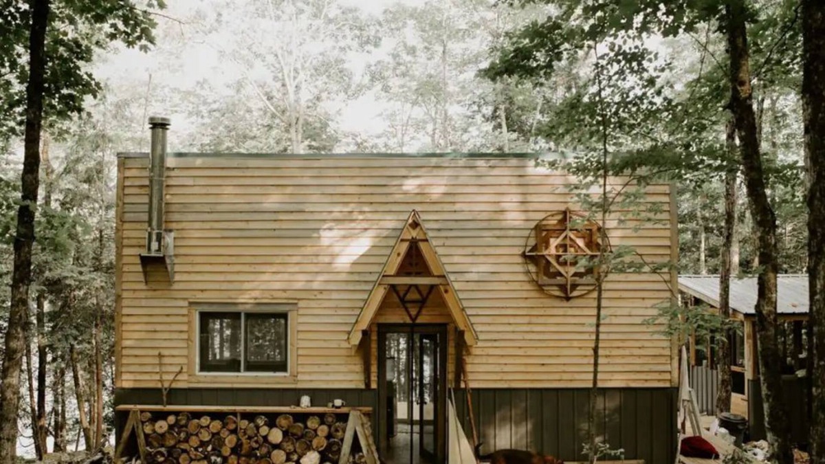 Tudor and Cashel House | Off-Grid Waterfront Retreat